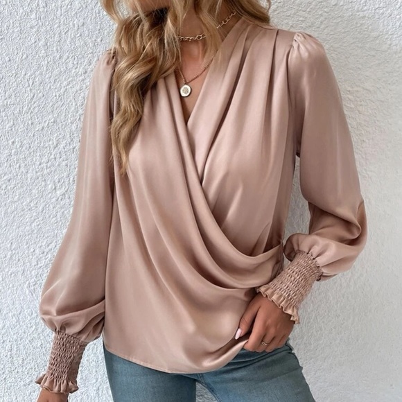 Luxe shirred cuff bishop sleeve blouse - Picture 2 of 6